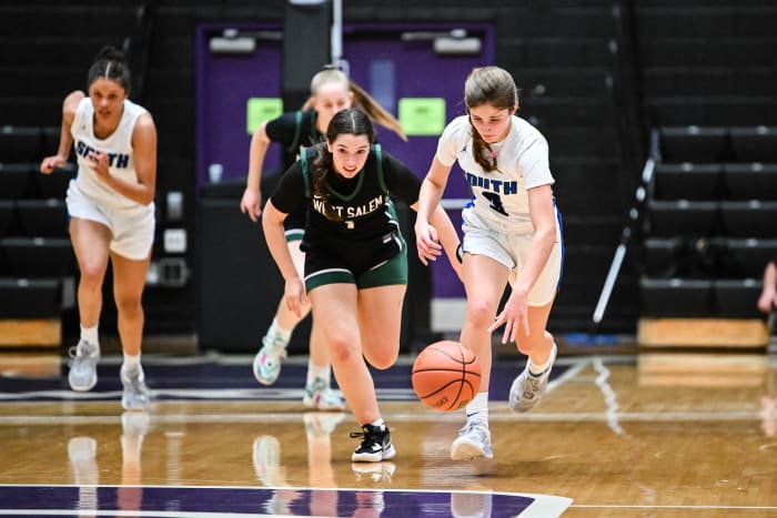 South Medford West Salem 6A Oregon girls basketball quarterfinal Naji Saker -3
